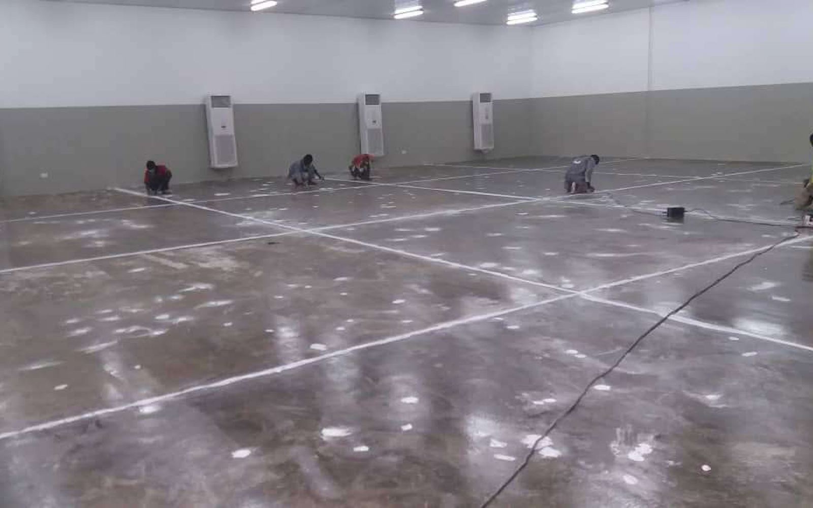 SD Aqua Proof team finishing a large concrete floor slab